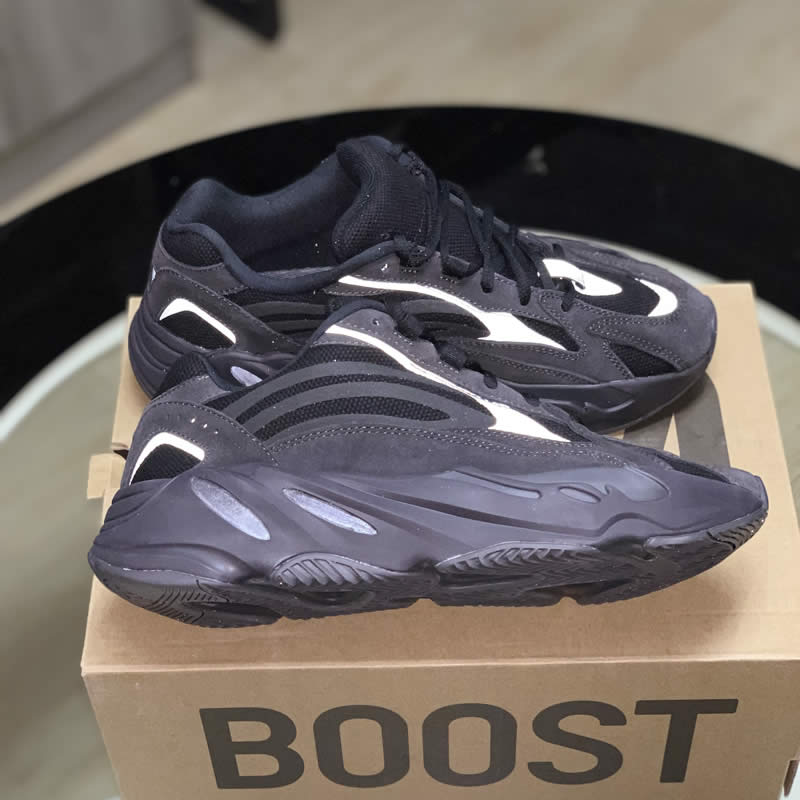 Yeezy Boost 700 V2 Vanta Black Fu6684 (2) - newkick.vip